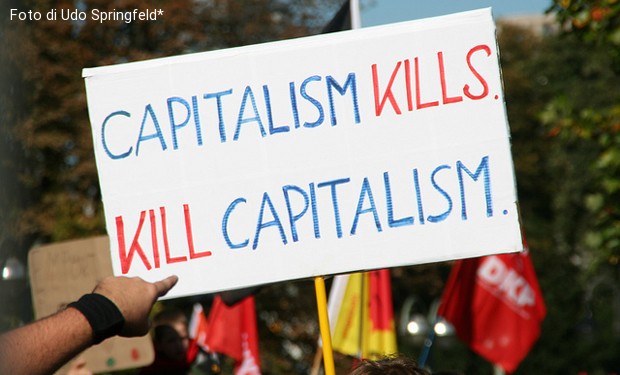 Capitalismo contro democrazia